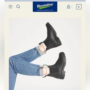 Blundstone #510 
Women’s Original Chelsea Boots - black 3.5